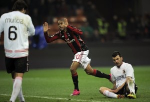 AC Milan's Brazilian forward Robinho (C)